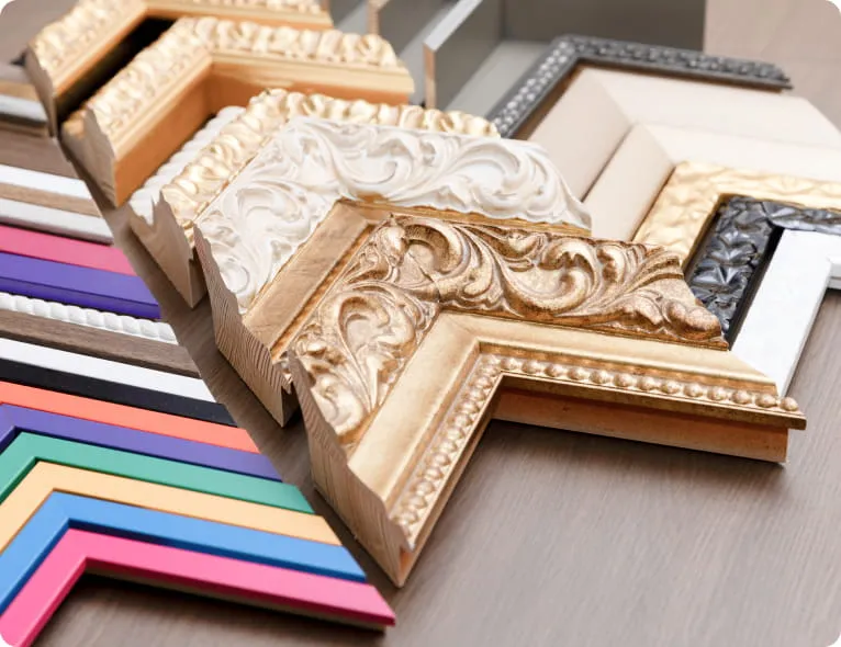 額縁サンプルが並んでいる様子